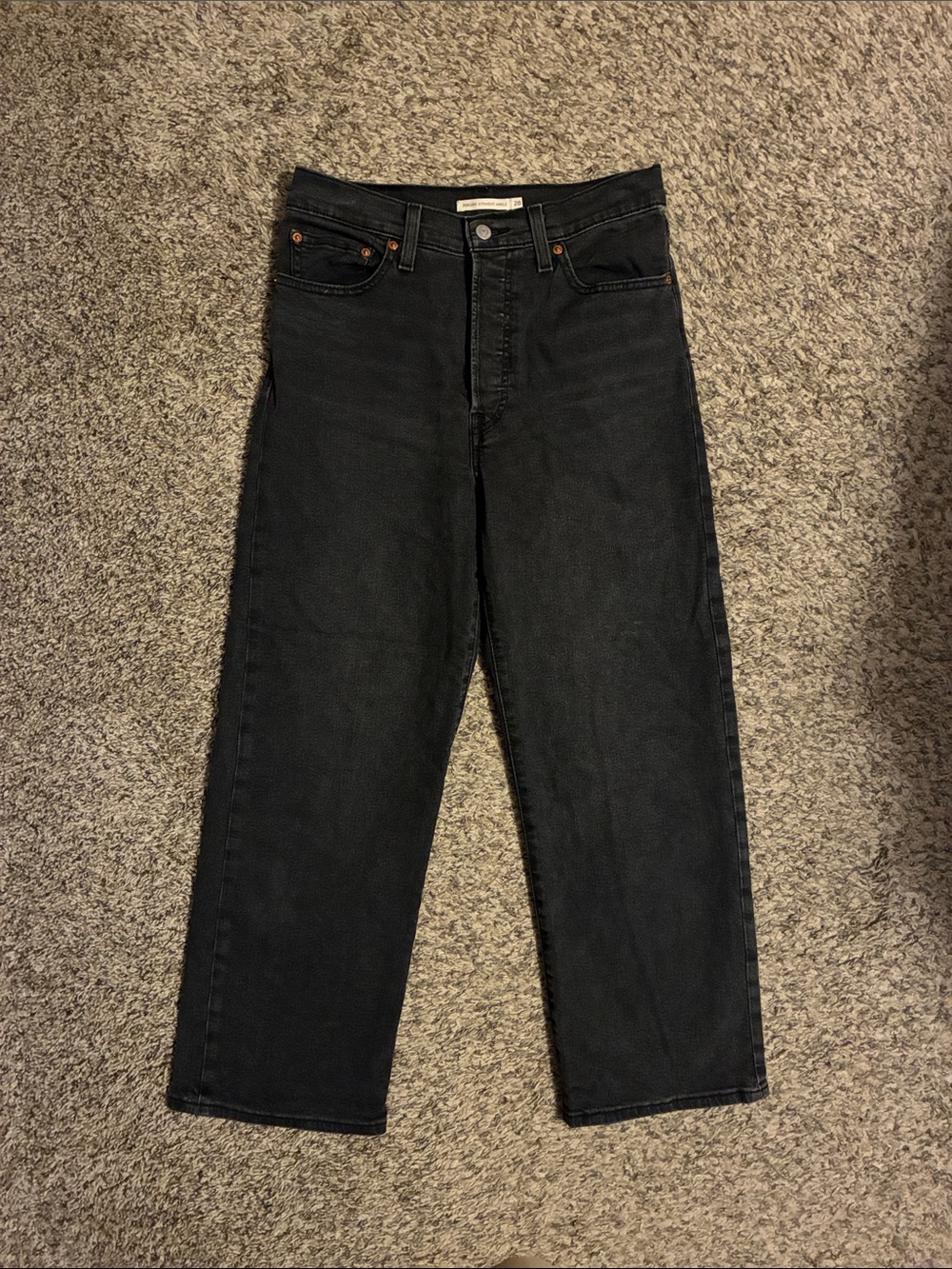 Levi’s ribcage straight ankle jeans- size 28